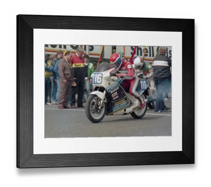 Framed Print : Chris Fargher (Suzuki) 1986 Production D TT Framed Print : Chris Fargher (Suzuki) 1986 Production D TT