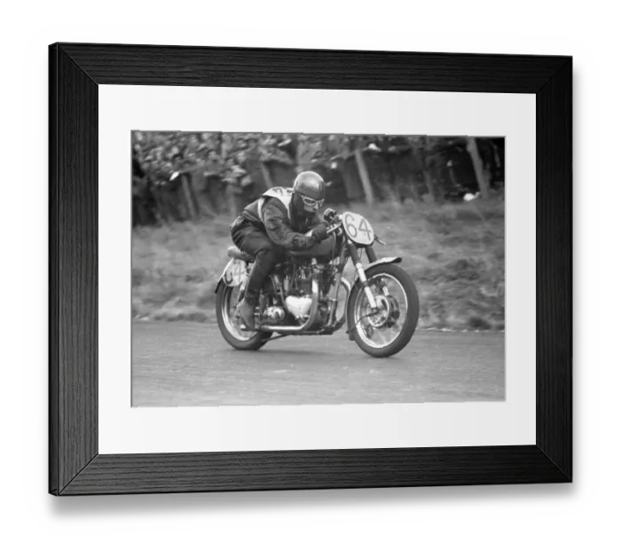 Framed Print : Ted Fenwick (TJS) 1954 Cadwell Park Framed Print : Ted Fenwick (TJS) 1954 Cadwell Park