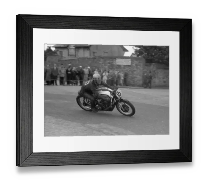 Framed Print : Monty Buxton (Norton) 1960 Senior Southern 100