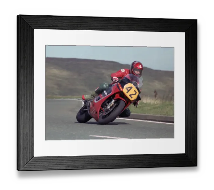 Framed Print : Ned Bowers (Suzuki) 1989 Senior Manx Grand Prix Framed Print : Ned Bowers (Suzuki) 1989 Senior Manx Grand Prix