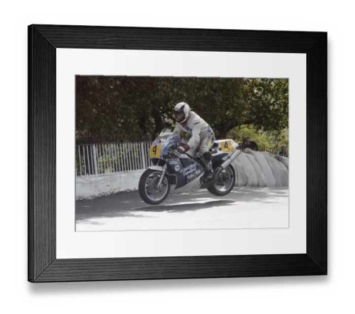 Framed Print : Alan Bennallick (Honda) 1992 Senior Manx Grand Prix Framed Print : Alan Bennallick (Honda) 1992 Senior Manx Grand Prix