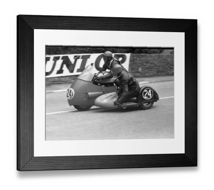 Framed Print : Les Wells & Tony Cook (Norton) 1961 Sidecar TT Framed Print : Les Wells & Tony Cook (Norton) 1961 Sidecar TT