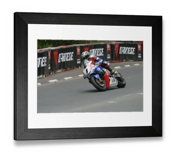 Framed Print : John McGuinness (Honda) 2011 Superbike TT Framed Print : John McGuinness (Honda) 2011 Superbike TT