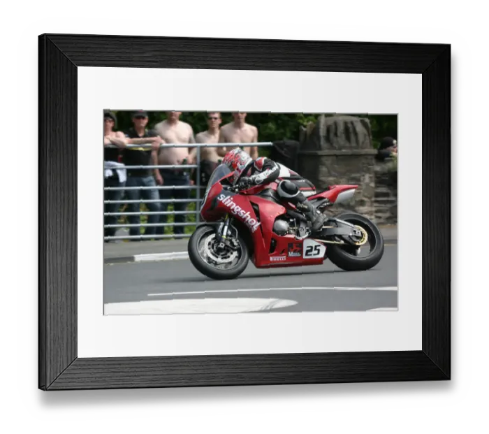 Framed Print : Gary Carswell (Honda) 2011 Superbike TT Framed Print : Gary Carswell (Honda) 2011 Superbike TT