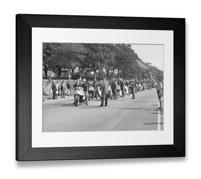 Framed Print : Ken Tilley (Norton) 1968 Senior Manx Grand Prix Framed Print : Ken Tilley (Norton) 1968 Senior Manx Grand Prix
