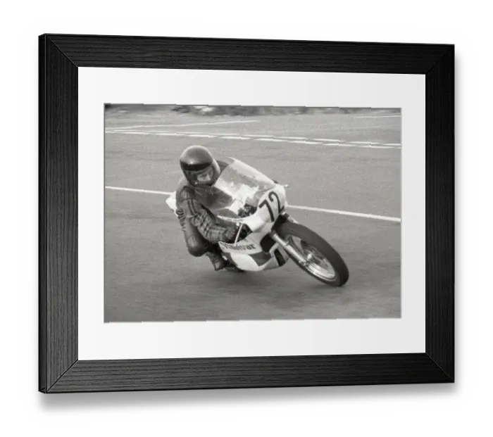 Framed Print : John Golding (Yamaha) 1977 Senior Manx Grand Prix Framed Print : John Golding (Yamaha) 1977 Senior Manx Grand Prix