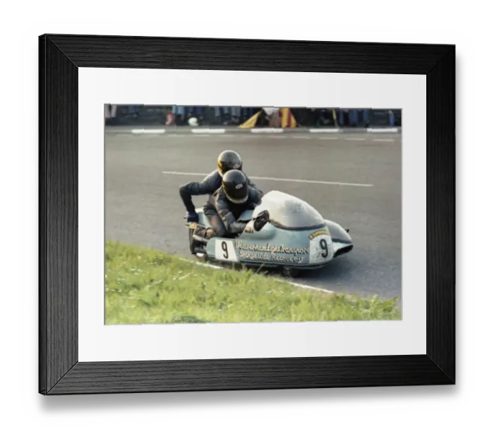 Framed Print : Graham Hilditch & Vince Biggs (WLT Grangeside Yamaha) 1978 Sidecar TT Framed Print : Graham Hilditch & Vince Biggs (WLT Grangeside Yamaha) 1978 Sidecar TT