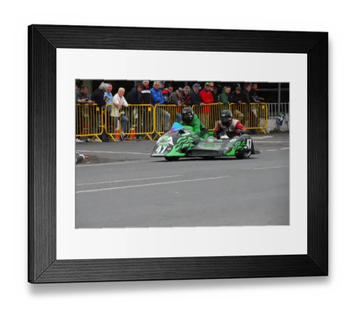 Framed Print : Debbie Barron & Alun Thomas (Oscar) 2017 Sidecar TT Framed Print : Debbie Barron & Alun Thomas (Oscar) 2017 Sidecar TT