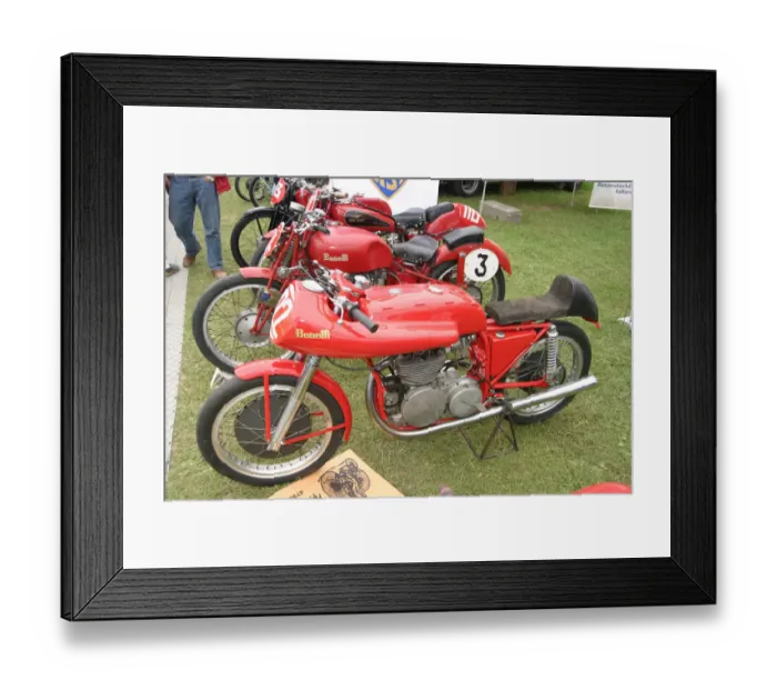 Framed Print : Benelli Bialbero, ridden by Benito Battilani in the 2005 Classic Lap Framed Print : Benelli Bialbero, ridden by Benito Battilani in the 2005 Classic Lap