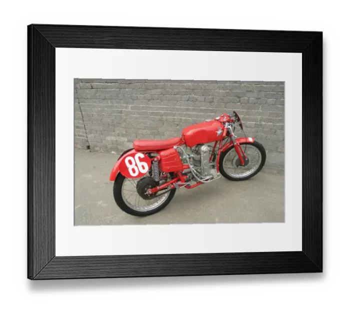 Framed Print : MV Mono Albero, ridden by Alan Elderton in the 2005 Classic Lap Framed Print : MV Mono Albero, ridden by Alan Elderton in the 2005 Classic Lap