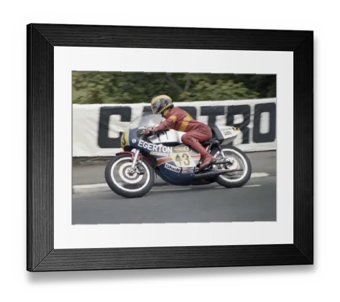 Framed Print : Brian Peters (Yamaha) 1976 Senior TT Framed Print : Brian Peters (Yamaha) 1976 Senior TT