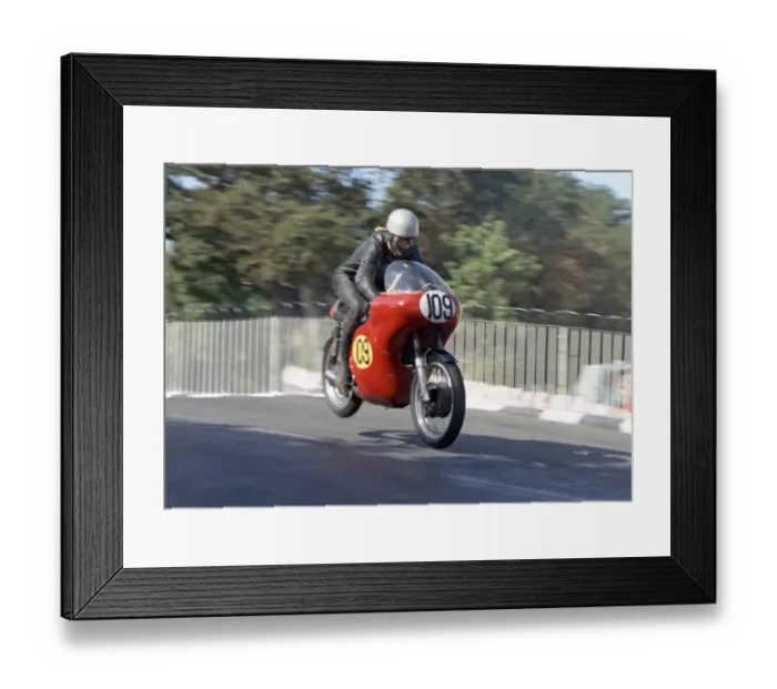 Framed Print : John Findlay (Norton) 1967 Senior Manx Grand Prix Framed Print : John Findlay (Norton) 1967 Senior Manx Grand Prix