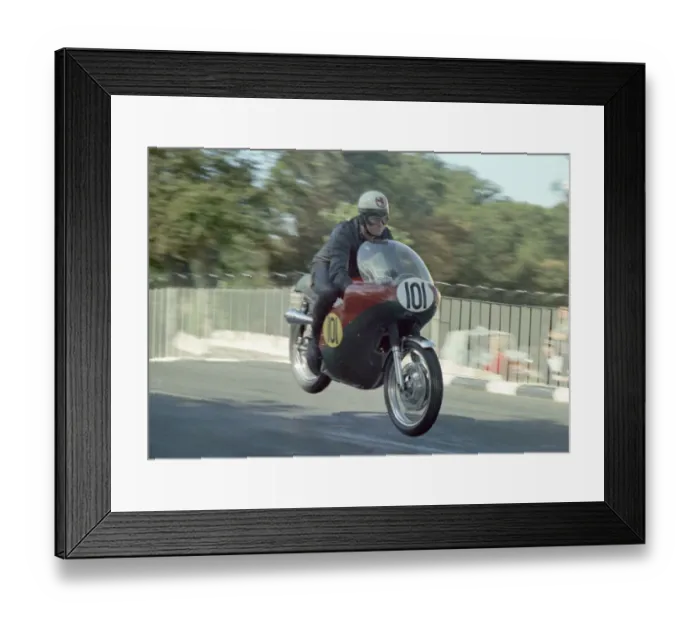 Framed Print : Gordon Pantall (Norton) 1967 Senior Manx Grand Prix Framed Print : Gordon Pantall (Norton) 1967 Senior Manx Grand Prix