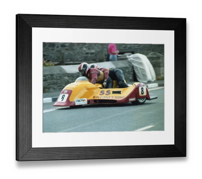 Framed Print : Eric Cornes & Graham Wellington (Ireson Yamaha) 1991 Southern 100 Framed Print : Eric Cornes & Graham Wellington (Ireson Yamaha) 1991 Southern 100