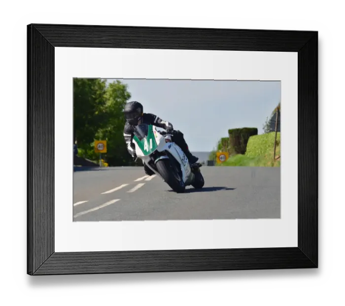 Framed Print : Paul Wardell (Suzuki) 2012 Super Twin Manx Grand Prix Framed Print : Paul Wardell (Suzuki) 2012 Super Twin Manx Grand Prix