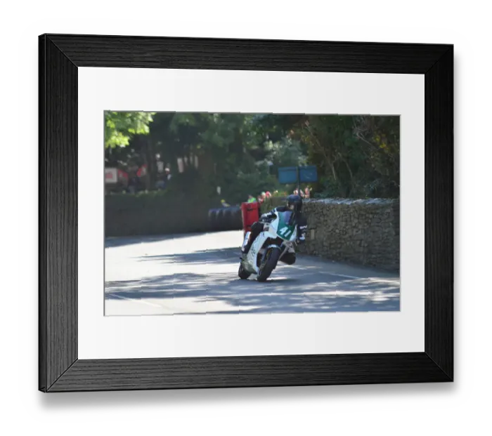 Framed Print : Paul Wardell (Suzuki) 2012 Super Twin Manx Grand Prix Framed Print : Paul Wardell (Suzuki) 2012 Super Twin Manx Grand Prix