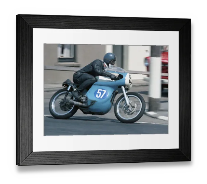 Framed Print : Tony Willmott (Norton) 1967 Junior TT Framed Print : Tony Willmott (Norton) 1967 Junior TT