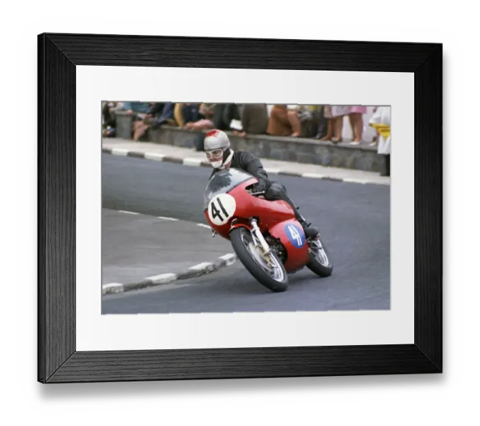 Framed Print : Vin Duckett (Aermacchi) 1968 Junior TT Framed Print : Vin Duckett (Aermacchi) 1968 Junior TT