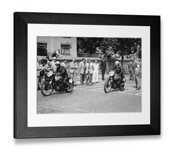 Framed Print : Harry Plews (Norton, 40) D Wasley (Norton, 41) 1952 Junior Clubman TT Framed Print : Harry Plews (Norton, 40) D Wasley (Norton, 41) 1952 Junior Clubman TT