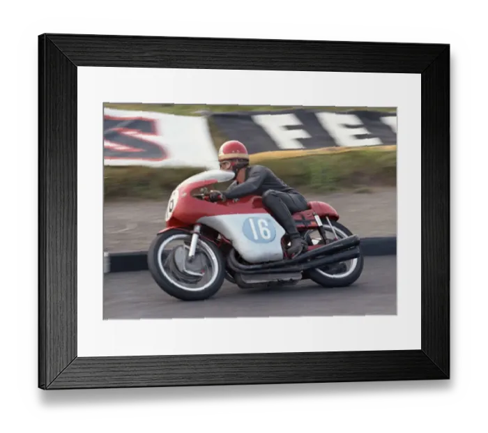 Framed Print : Giacomo Agostini (MV) 1966 Junior TT Framed Print : Giacomo Agostini (MV) 1966 Junior TT