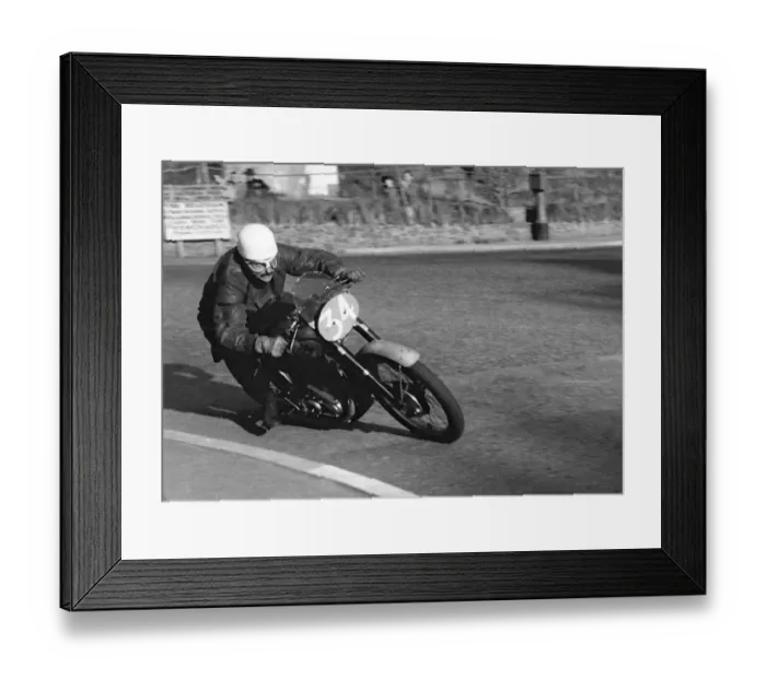 Framed Print : Jim Baybutt (BSA) 1952 Junior Clubman TT Framed Print : Jim Baybutt (BSA) 1952 Junior Clubman TT