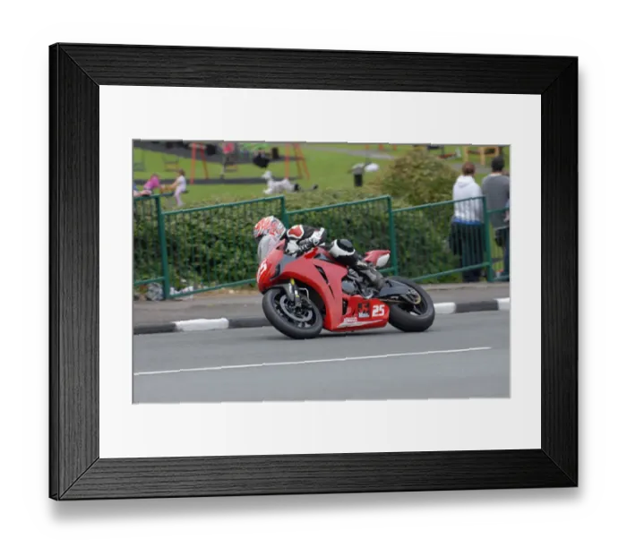 Framed Print : Gary Carswell (Honda) 2011 Superstock TT Framed Print : Gary Carswell (Honda) 2011 Superstock TT