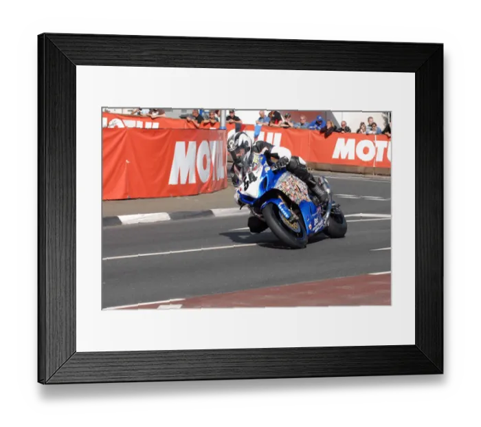 Framed Print : Dan Hegarty (Suzuki) 2011 Senior TT Framed Print : Dan Hegarty (Suzuki) 2011 Senior TT
