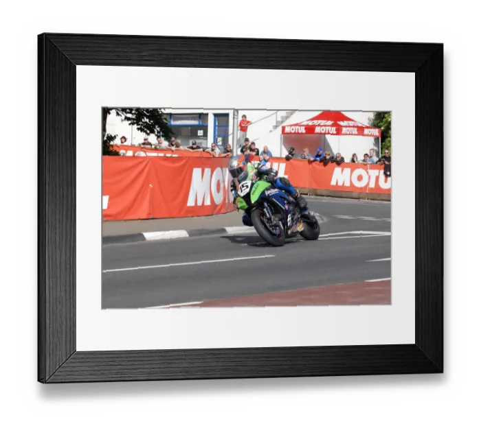 Framed Print : Dan Kneen (Kawasaki) 2011 Senior TT Framed Print : Dan Kneen (Kawasaki) 2011 Senior TT