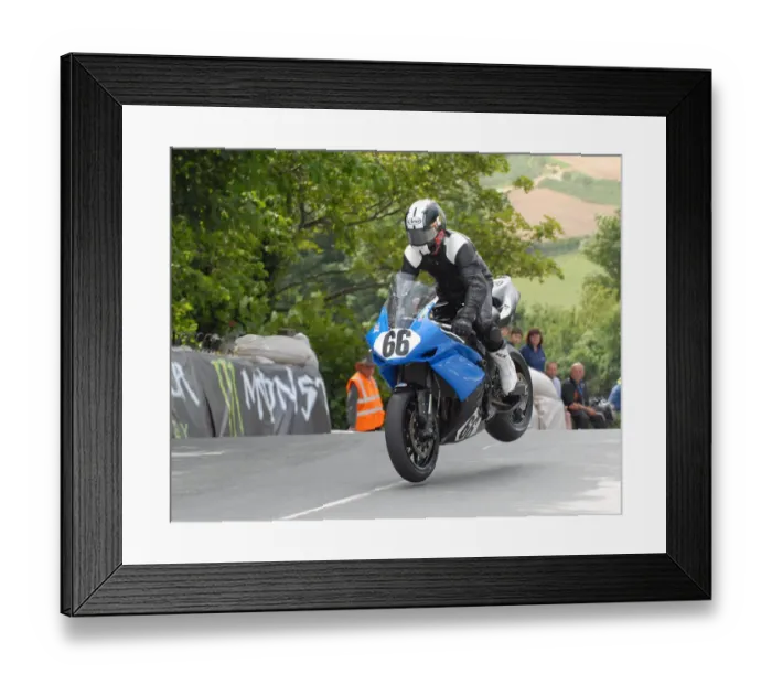 Framed Print : Mark Herbertson (Yamaha) 2011 Superbike TT Framed Print : Mark Herbertson (Yamaha) 2011 Superbike TT