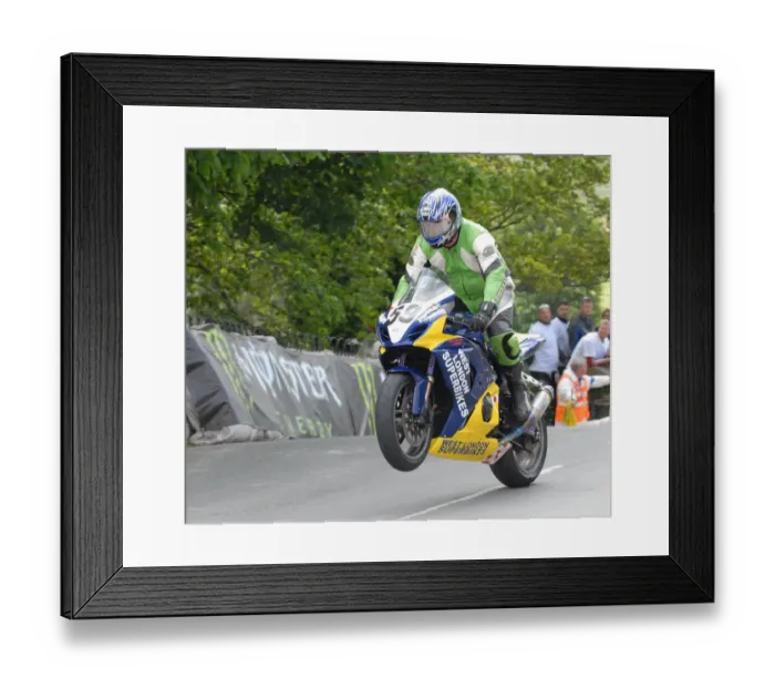 Framed Print : Paul Duckett (Suzuki) 2011 Superbike TT Framed Print : Paul Duckett (Suzuki) 2011 Superbike TT