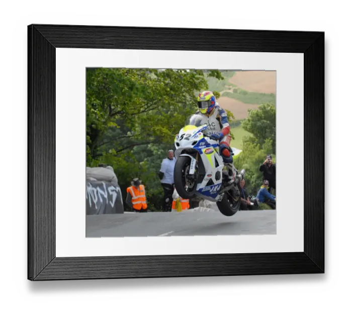 Framed Print : James McCullagh (Suzuki) 2011 Superbike TT Framed Print : James McCullagh (Suzuki) 2011 Superbike TT