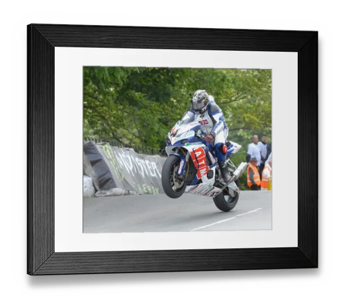 Framed Print : David Parades (Suzuki) 2011 Superbike TT Framed Print : David Parades (Suzuki) 2011 Superbike TT