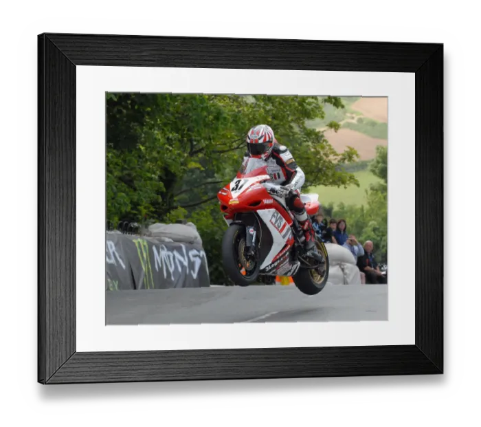 Framed Print : Simon Fulton (Yamaha) 2011 Superbike TT Framed Print : Simon Fulton (Yamaha) 2011 Superbike TT