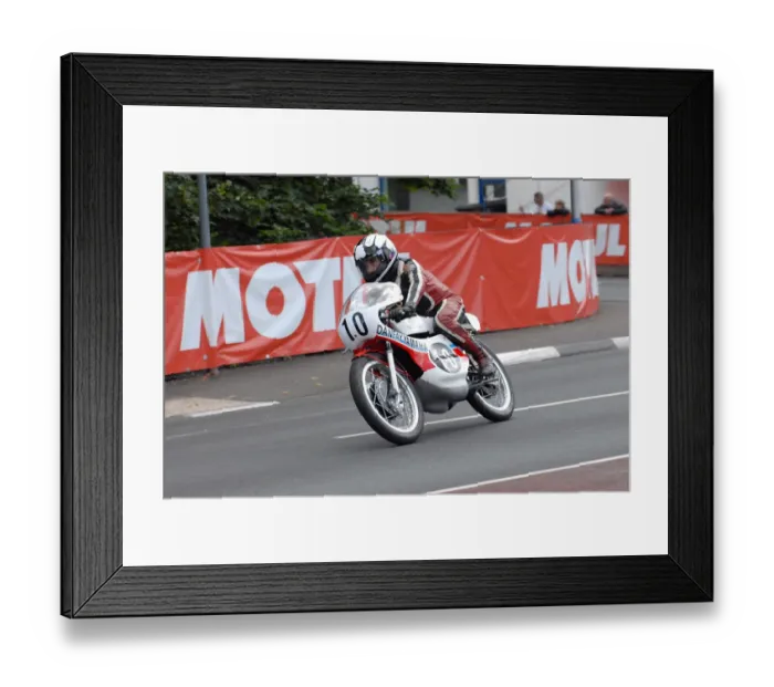 Framed Print : Tommy Robb (Yamaha) 2011 Parade Lap Framed Print : Tommy Robb (Yamaha) 2011 Parade Lap