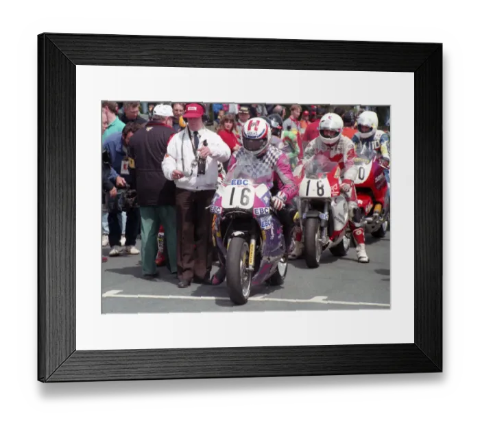 Framed Print : Paul Hunt (Yamaha) 1995 Formula One TT Framed Print : Paul Hunt (Yamaha) 1995 Formula One TT