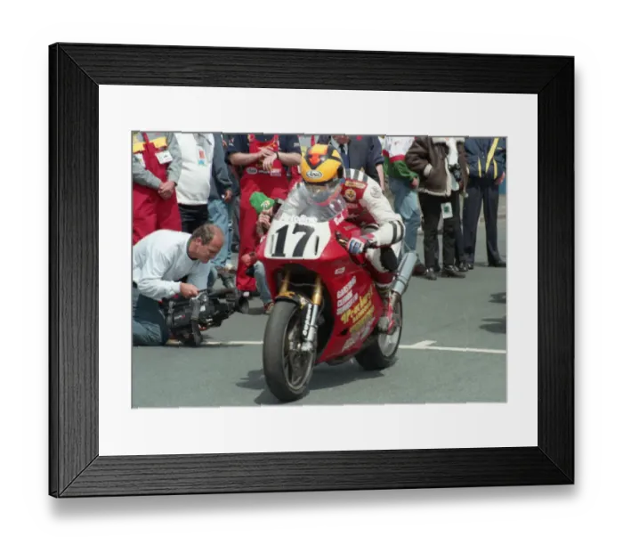 Framed Print : Simon Beck (Peachurst Ducati) 1995 Formula One TT Framed Print : Simon Beck (Peachurst Ducati) 1995 Formula One TT