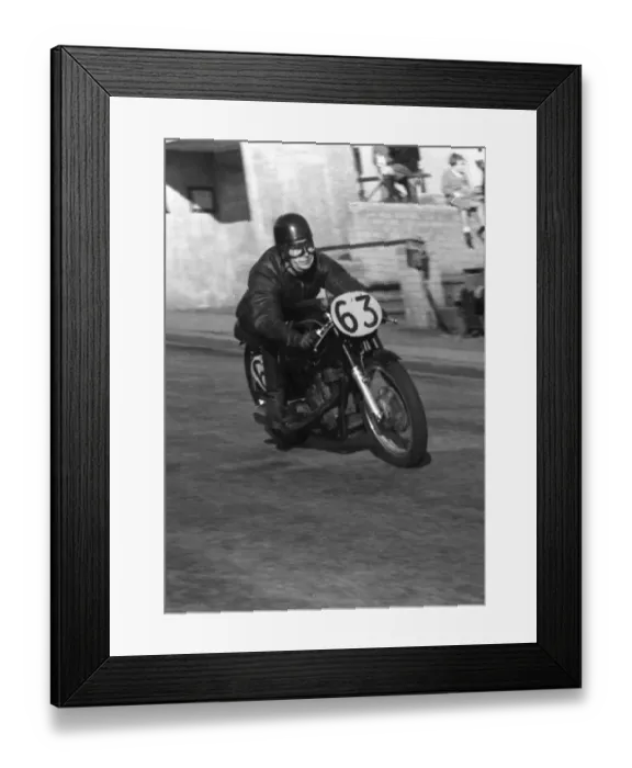Framed Print : Linsday Urquhart (AJS) 1958 Junior Newcomers Manx Grand Prix
