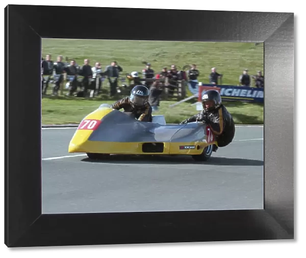 Peter Allebone & Jon Perkins (Juddarch Kawasaki) 1999 Sidecar TT