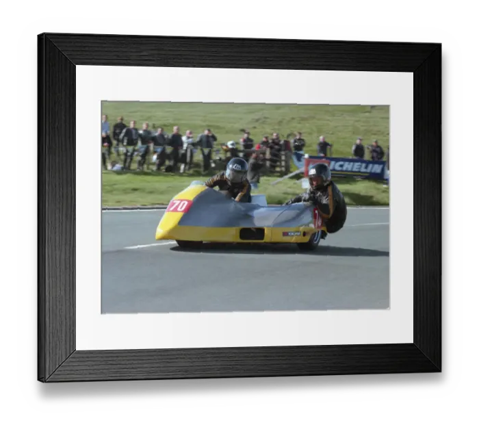 Framed Print : Peter Allebone & Jon Perkins (Juddarch Kawasaki) 1999 Sidecar TT Framed Print : Peter Allebone & Jon Perkins (Juddarch Kawasaki) 1999 Sidecar TT