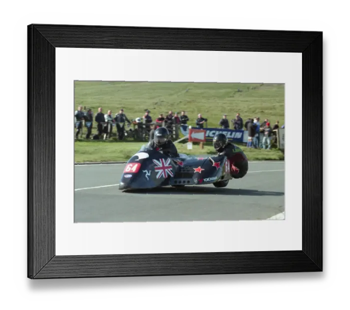 Framed Print : Chris Lawrance & Richard Lawrance (Derbyshire Yamaha) 1999 Sidecar TT Framed Print : Chris Lawrance & Richard Lawrance (Derbyshire Yamaha) 1999 Sidecar TT