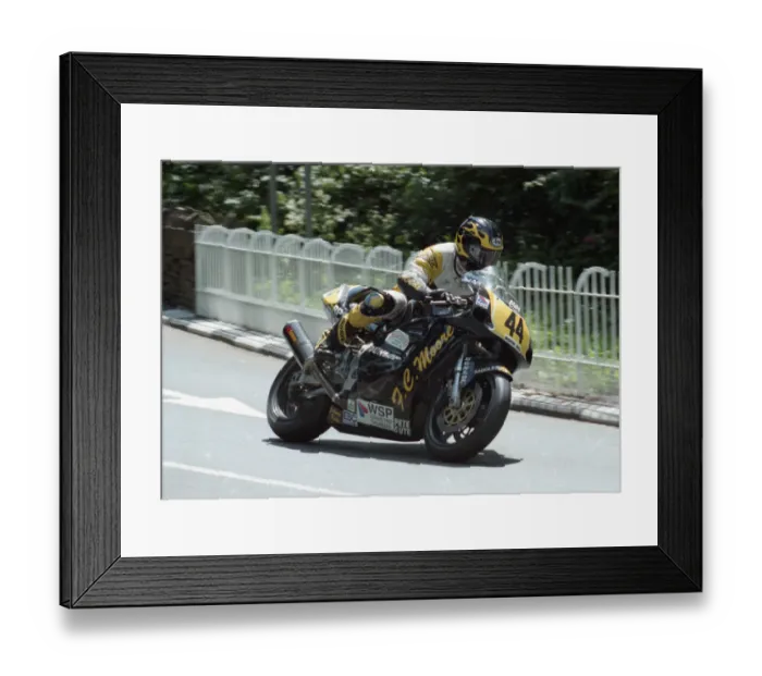 Framed Print : Steve Dey (Suzuki) 1998 Senior TT Framed Print : Steve Dey (Suzuki) 1998 Senior TT