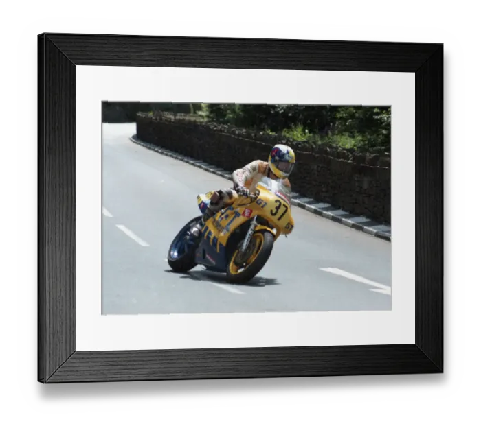 Framed Print : Alan Bennallick (Honda) 1998 Senior TT Framed Print : Alan Bennallick (Honda) 1998 Senior TT