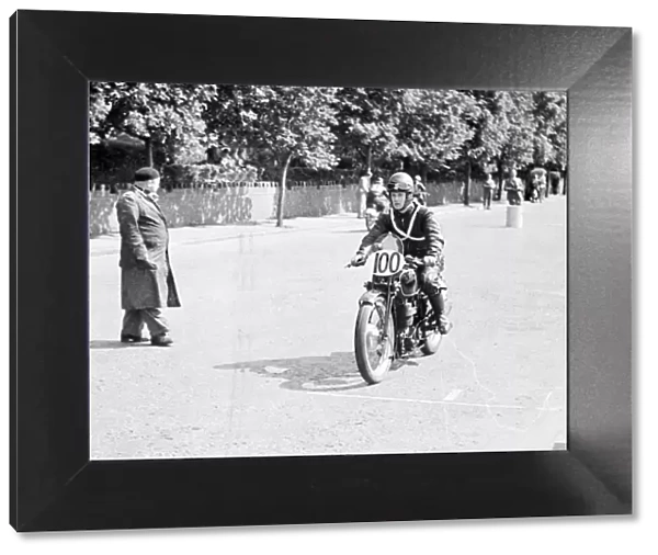 Ronnie Hazlehurst (Velocette) 1949 Junior TT