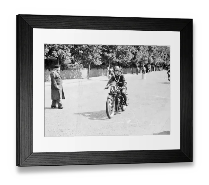 Framed Print : Ronnie Hazlehurst (Velocette) 1949 Junior TT Framed Print : Ronnie Hazlehurst (Velocette) 1949 Junior TT