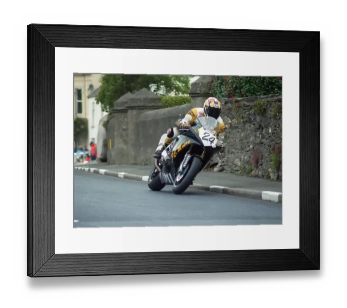 Framed Print : Steve Dey (Yamaha) 2000 Formula One TT Framed Print : Steve Dey (Yamaha) 2000 Formula One TT