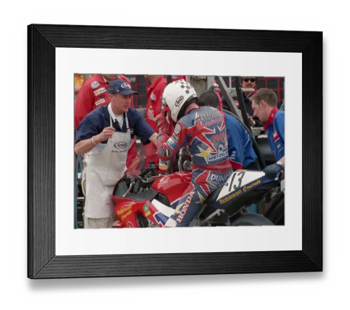 Framed Print : Uel Duncan (Robinson Honda) 2000 Formula One TT Framed Print : Uel Duncan (Robinson Honda) 2000 Formula One TT