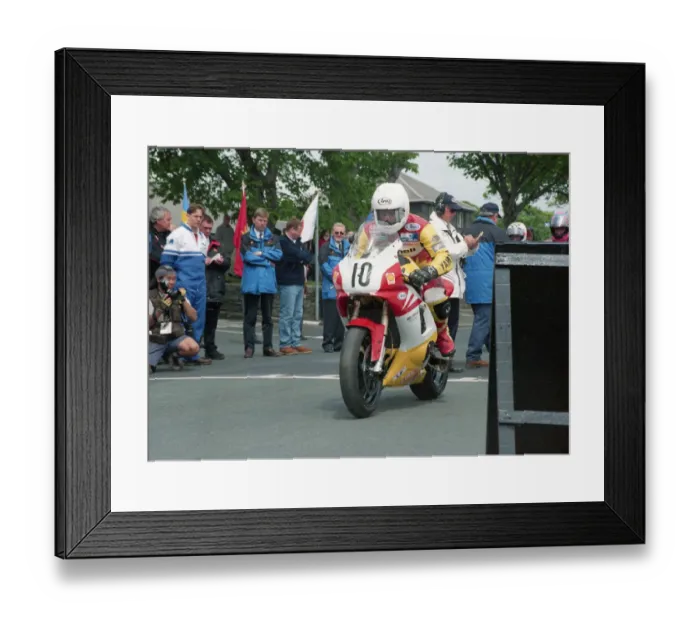 Framed Print : Jason Griffiths (Cowles Yamaha) 2000 Formula One TT Framed Print : Jason Griffiths (Cowles Yamaha) 2000 Formula One TT