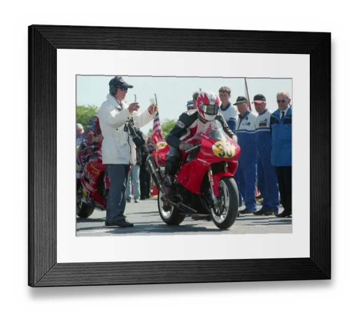 Framed Print : Gary Carswell (Yamaha) 2000 Senior TT Framed Print : Gary Carswell (Yamaha) 2000 Senior TT