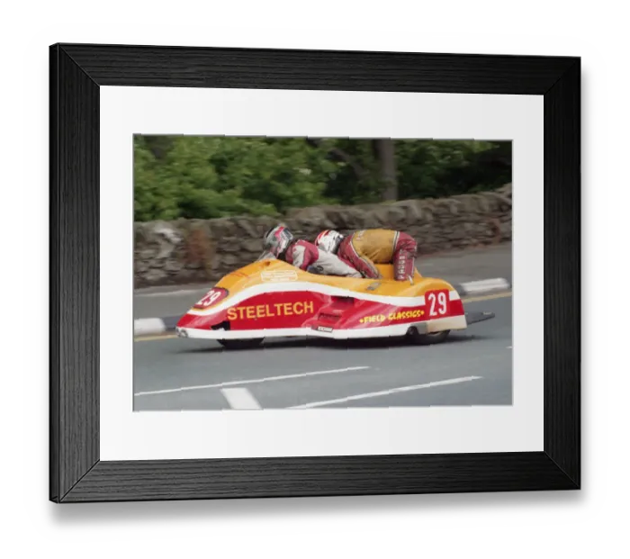 Framed Print : Stephen Ramsden & Philip Roberts (Jacobs Yamaha) 1996 Sidecar TT Framed Print : Stephen Ramsden & Philip Roberts (Jacobs Yamaha) 1996 Sidecar TT
