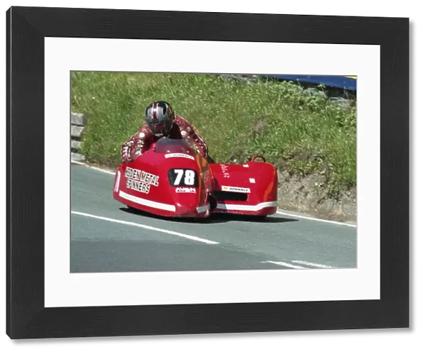 Stephen Ramsden & James Coward (Yamaha) 1995 Sidecar TT